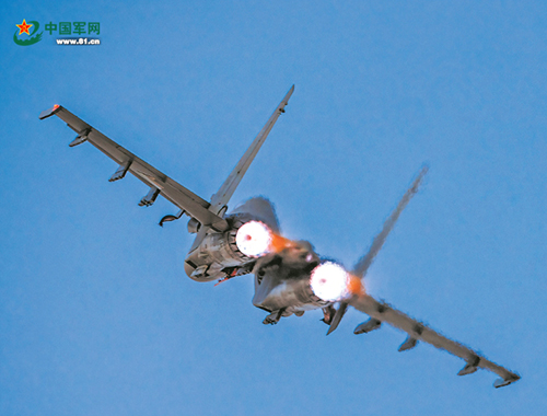 砺剑云端！空军航空兵某团跨昼夜飞行训练影像